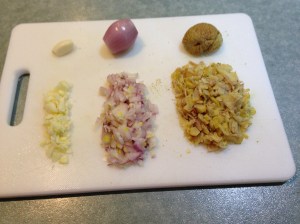Garlic, shallots and chestnuts prepared for steps 1 and 2
